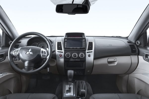 Защитное стекло Mitsubishi Pajero Sport 2G